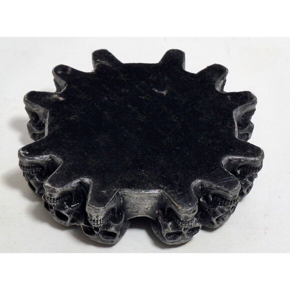 VINTAGE SUMMIT COLLECTION SKULL & CROSS RESIN 6” ASHTRAY - Picture 4 of 5